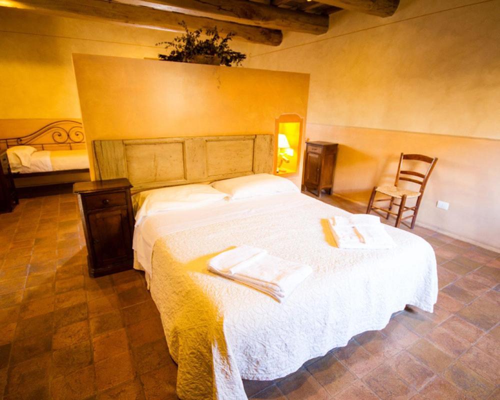 Agriturismo Il Casale Degli Amici 노르시아 외부 사진