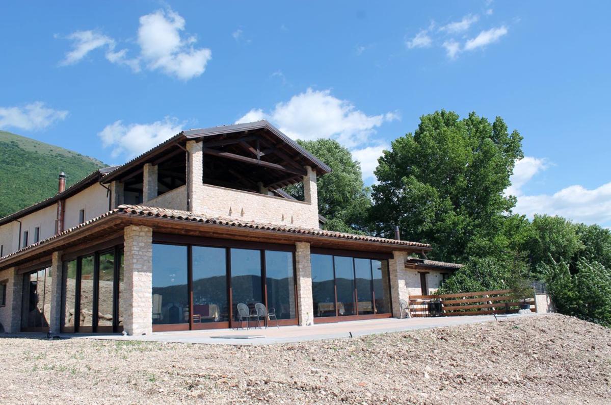 Agriturismo Il Casale Degli Amici 노르시아 외부 사진