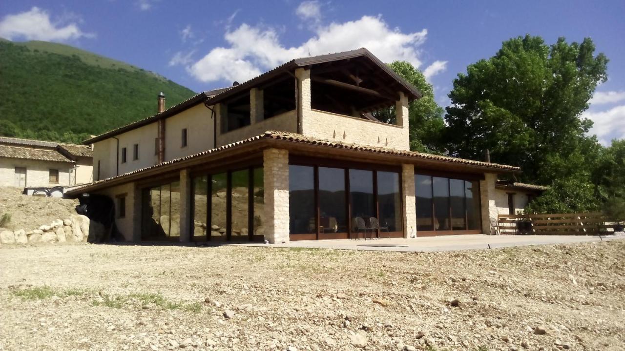 Agriturismo Il Casale Degli Amici 노르시아 외부 사진